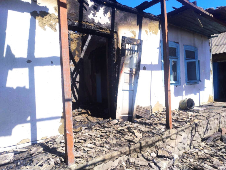 Un incendiu puternic a izbucnit în această dimineață în satul Răzeni, raionul Ialoveni