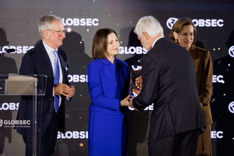Președinta Maia Sandu a primit Premiul GLOBSEC la Praga