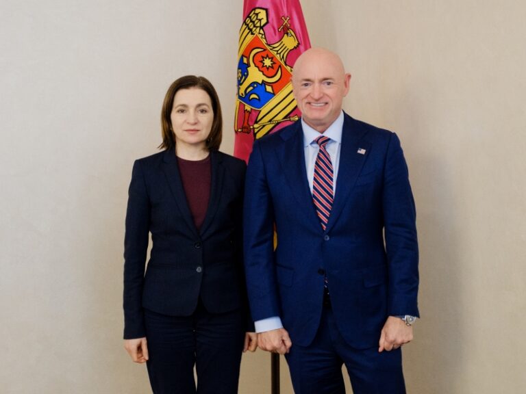 Președinta Maia Sandu și senatorul american Mark Kelly, discuții privind reziliența R. Moldova