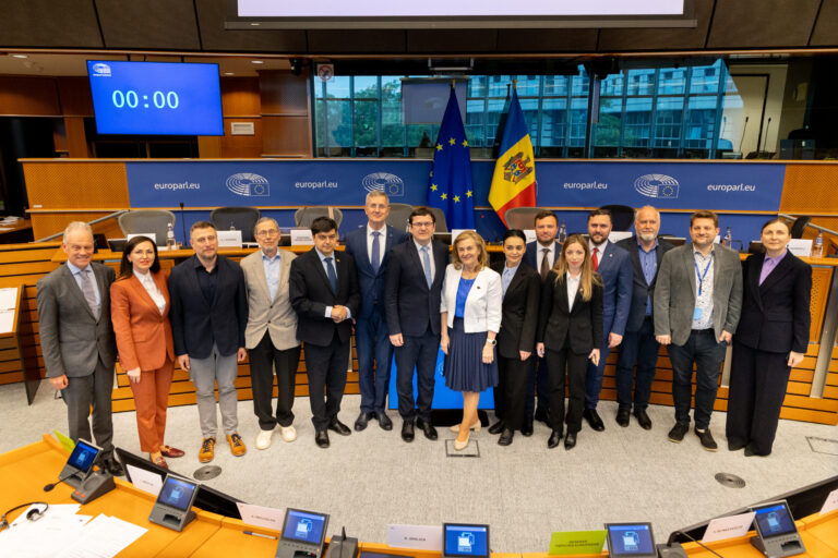 Membri ai Parlamentului R. Moldova și ai Parlamentului European solicită deschiderea  oficială a negocierilor de aderare la UE