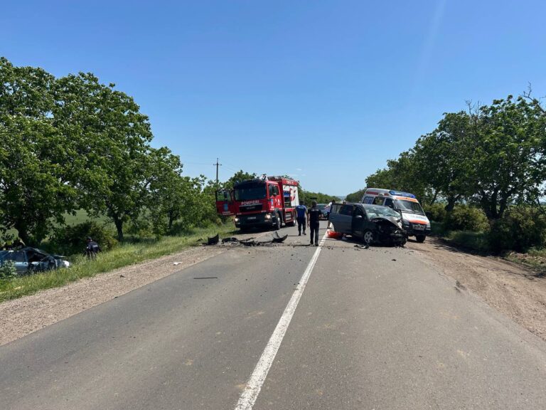 (FOTO) Accident grav la Căușeni: Două persoane au murit