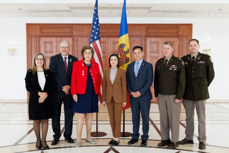 General american, decorat de președinta R. Moldova cu Ordinul de Onoare
