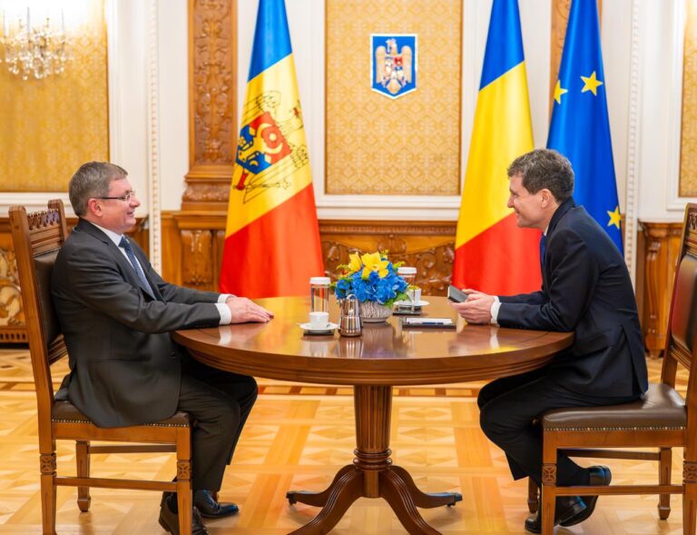 (FOTO) Președintele Parlamentului de la Chișinău, primit la Palatul Cotroceni de la București