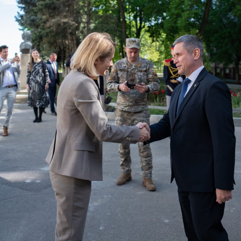 (FOTO) Șefa diplomației europene a ajuns la Chișinău