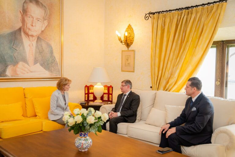 (FOTO) Președintele Parlamentului de la Chișinău, vizită la Palatul Elisabeta de la București