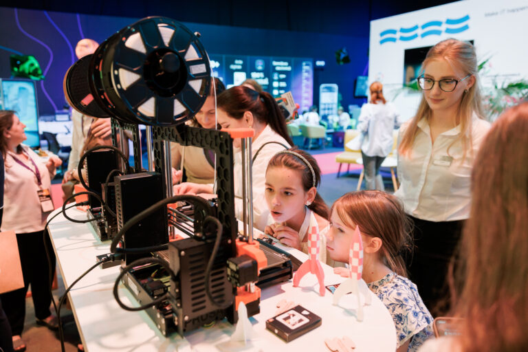 (FOTO) Tekwill Expo Day, în a doua zi a Moldova Digital Summit 2026: experiențe interactive, tehnologii educaționale și inovații pentru publicul larg