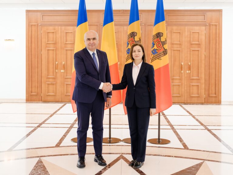 Președinta R. Moldova, după întrevederea cu premierul României: „Cu toții ne dorim să trăim în siguranță, fără explozii, fără drone și fără teamă”