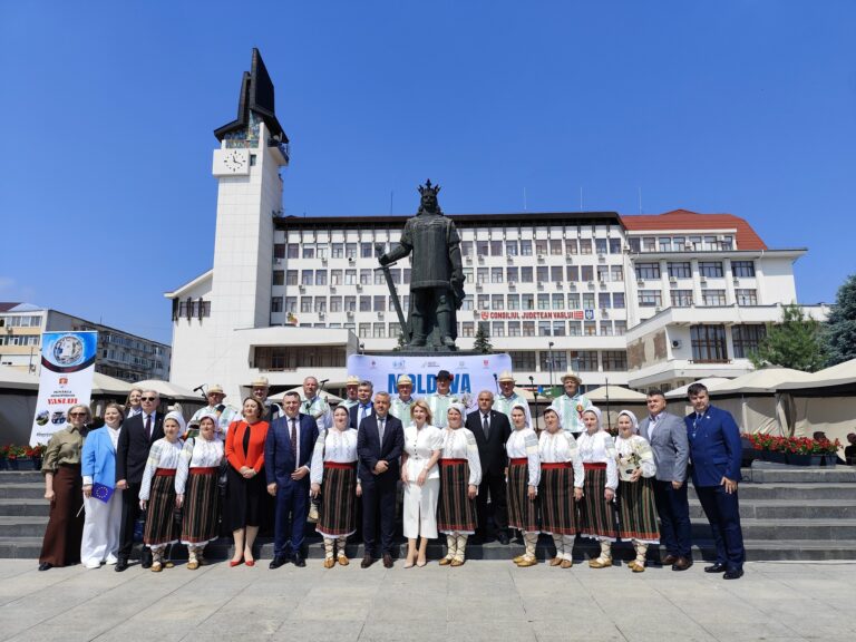 (FOTO) Expoziția „Republica Moldova Prezintă” revine la Vaslui