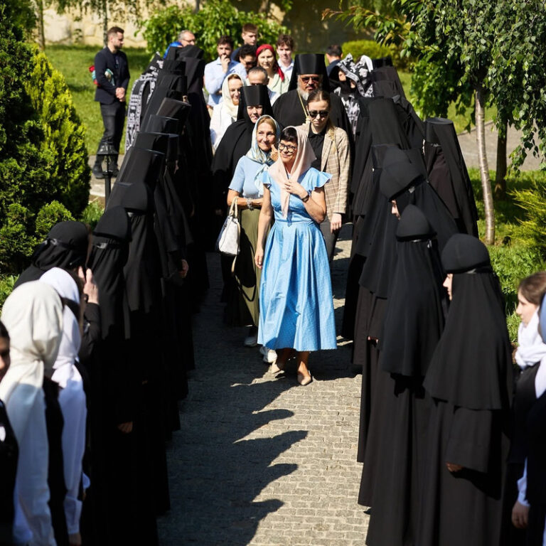 Marta Kos a revenit la Mănăstirea Marta și Maria și participă la discuții privind protecția mediului în Republica Moldova