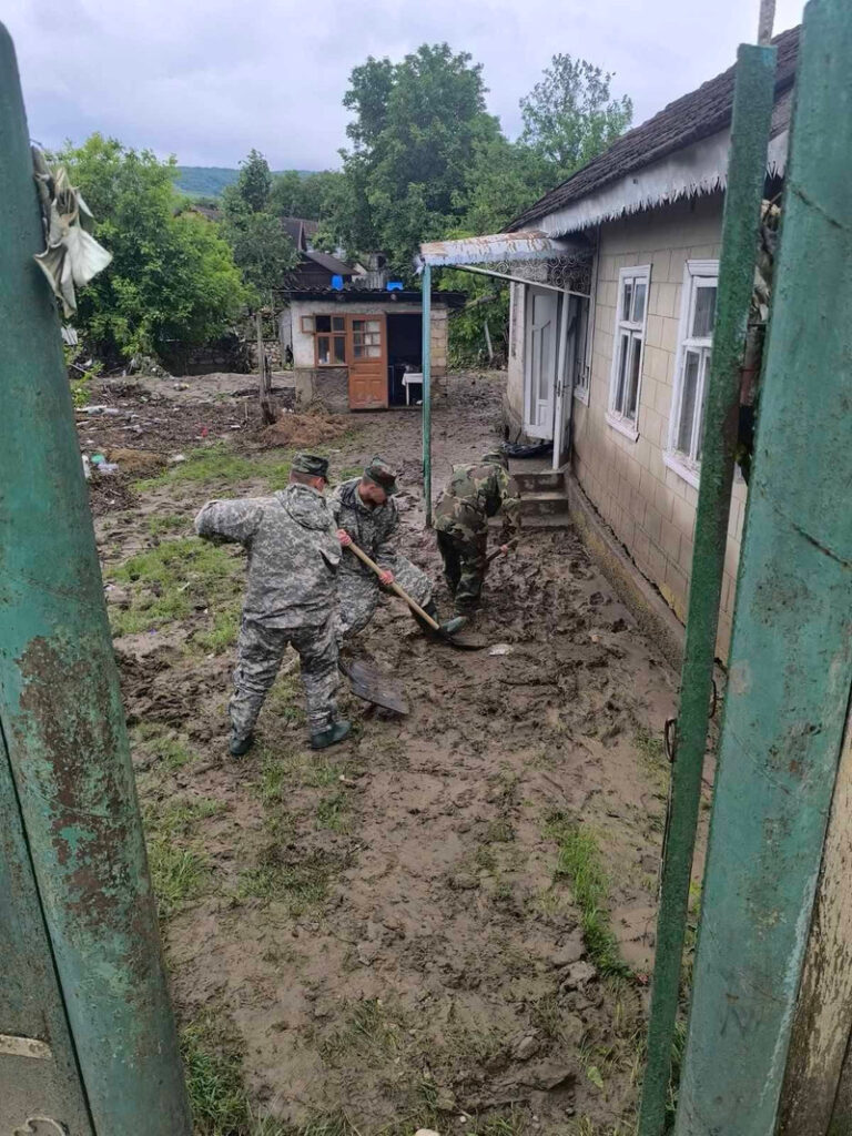 Armata Națională intervine la Pănășești după inundațiile provocate de ploile torențiale