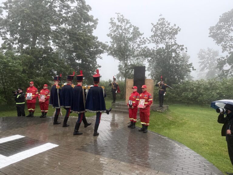 (FOTO) Eroii SMURD Iași, comemorați la 10 ani de la tragedia aviatică din R. Moldova