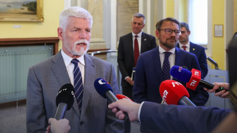 Conflict politic la Praga: Președintele Cehiei, exclus de guvern din delegația la summitul NATO