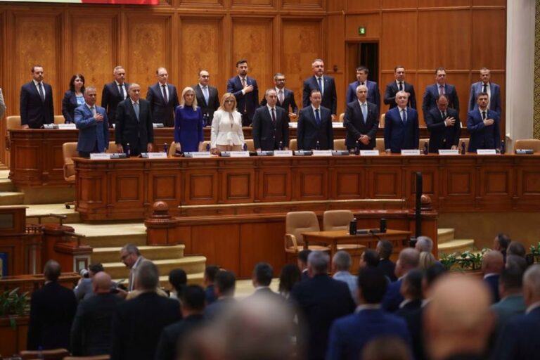 Guvernul Veștea a picat în Parlament: România rămâne fără executiv cu puteri depline