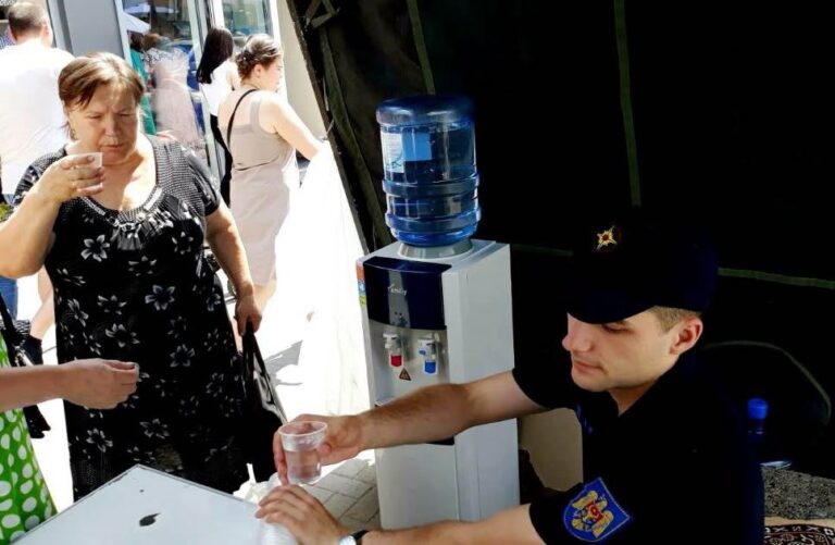 Caniculă în R. Moldova: Sute de persoane au primit ajutor în corturile instalate de IGSU