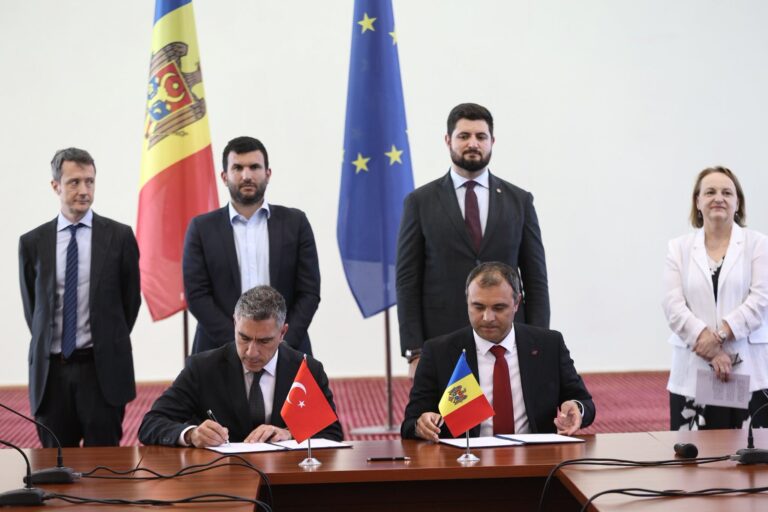 Undă verde pentru construcția liniei electrice aeriene Bălți-Suceava: Contractul a fost semnat