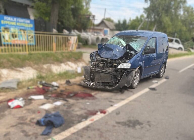 Șoferul care a accidentat mortal doi polițiști la Sângerei, plasat în arest la domiciliu