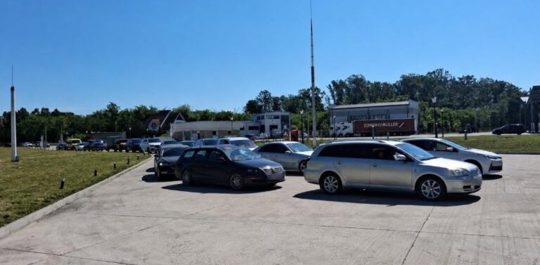 Trafic intens la punctul de trecere a frontierei Sculeni