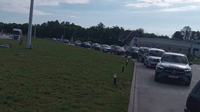 Trafic intens la punctul de trecere a frontierei Sculeni