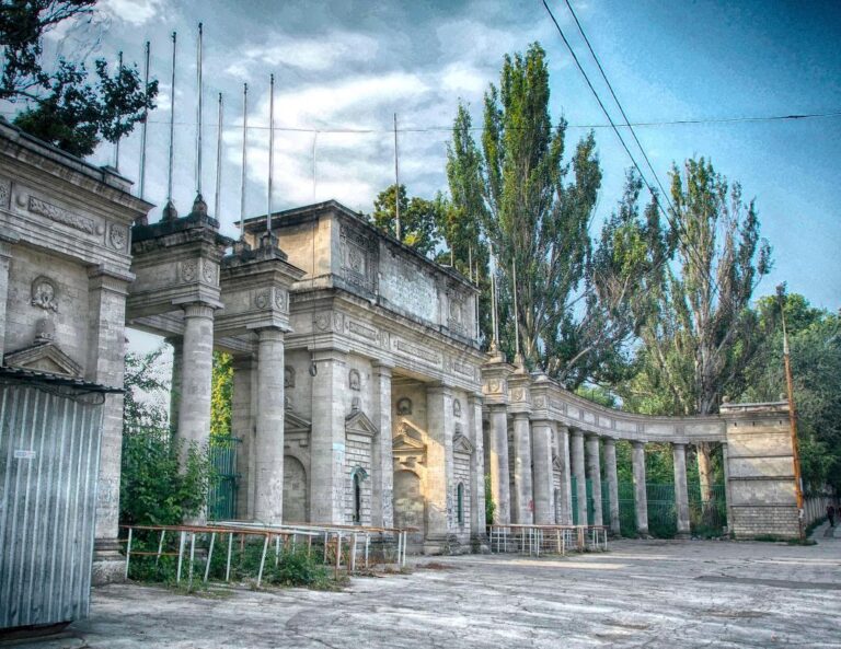 R. Moldova a finalizat etapa de eliberare a terenului pe care va fi construit noul sediu al Ambasadei SUA. Ce urmează?