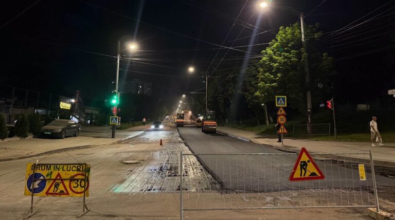 Trafic rutier, suspendat pe o stradă din Chișinău