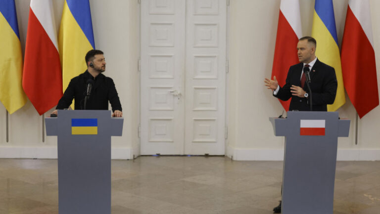 Tensiunile Varșovia – Kiev se accentuează: Volodimir Zelenski boicotează Conferința pentru Reconstrucția Ucrainei din Polonia