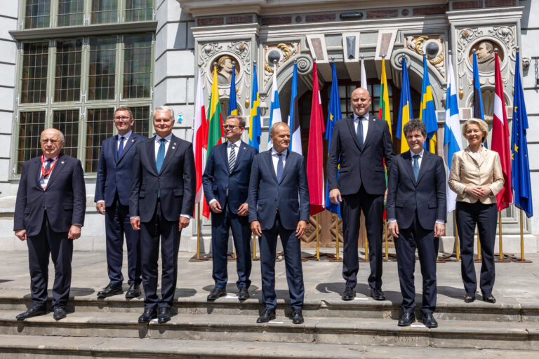 Liderii de pe flancul estic al NATO se angajează să aloce 5% din PIB pentru apărare