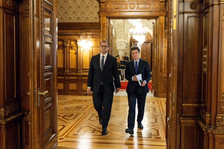(FOTO) Premierul R. Moldova, după întrevederea cu președintele României: „Continuăm să lucrăm împreună la proiecte concrete care ne apropie zi de zi”