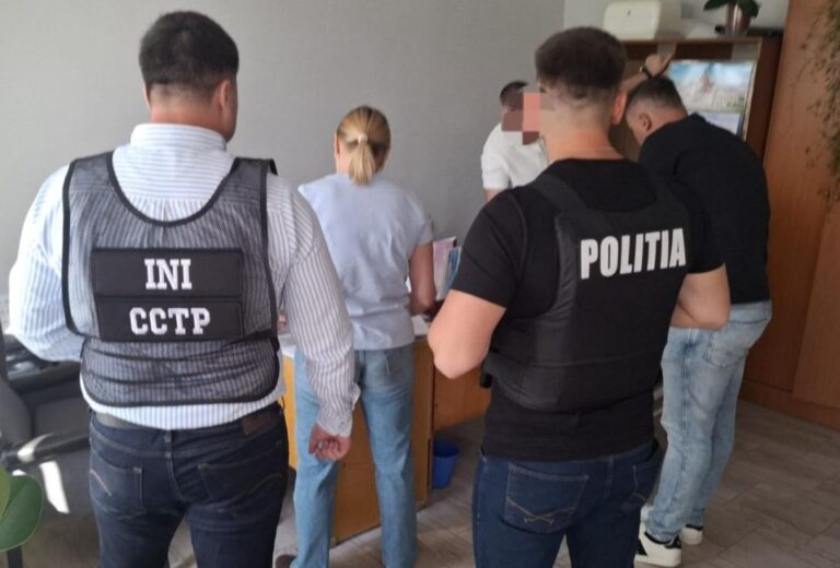 (VIDEO) O copilă din Nisporeni ar fi fost adoptată ilegal și impusă să cerșească în statele CSI și UE: Părinți adoptivi și o doctoriță, cercetați penal