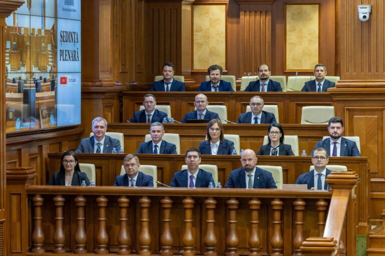 Noul Guvern va depune mâine jurământul de învestire
