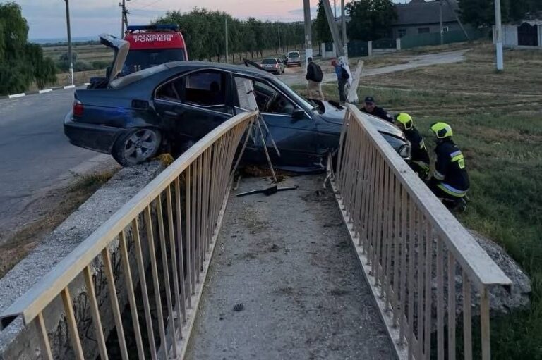 (FOTO) Accident grav la Cahul: Un tânăr de 18 ani a murit