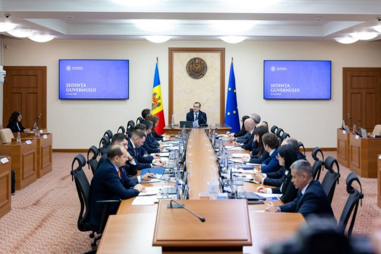 Premierul Vasile Tofan, din nou despre „salariile nesimțite”: Nu putem să le spunem oamenilor să strângă cureaua, în timp ce noi tolerăm abuzuri în sistem