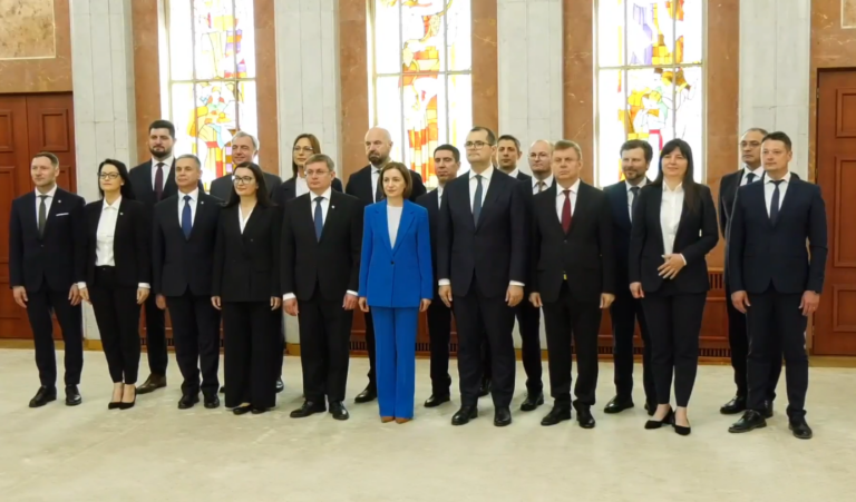 (VIDEO) Guvernul Tofan a depus jurământul de învestire:  Președinta Maia Sandu: „Agenda este foarte ambițioasă, iar așteptările sunt mari”