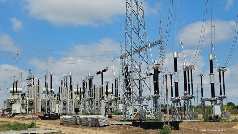 (FOTO) Ministrul Energiei, din nou în inspecție la Stația Electrică Chișinău: „Ne aflăm într-o etapă critică a proiectului”