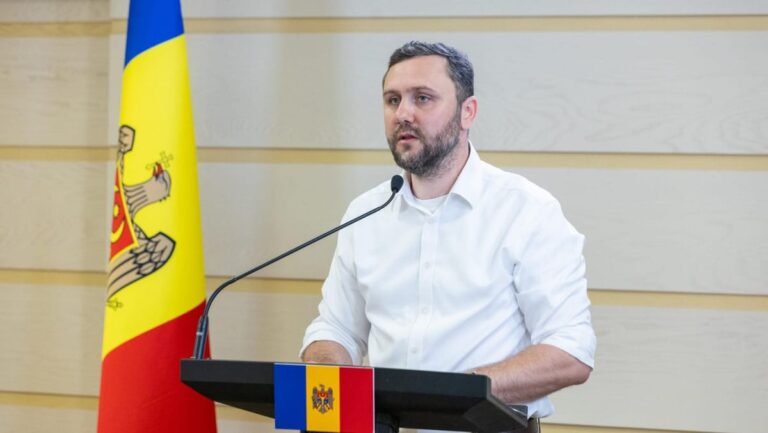 Un deputat PAS și-a depus mandatul: Subiectul activității mele economice afectează imaginea întregii echipe