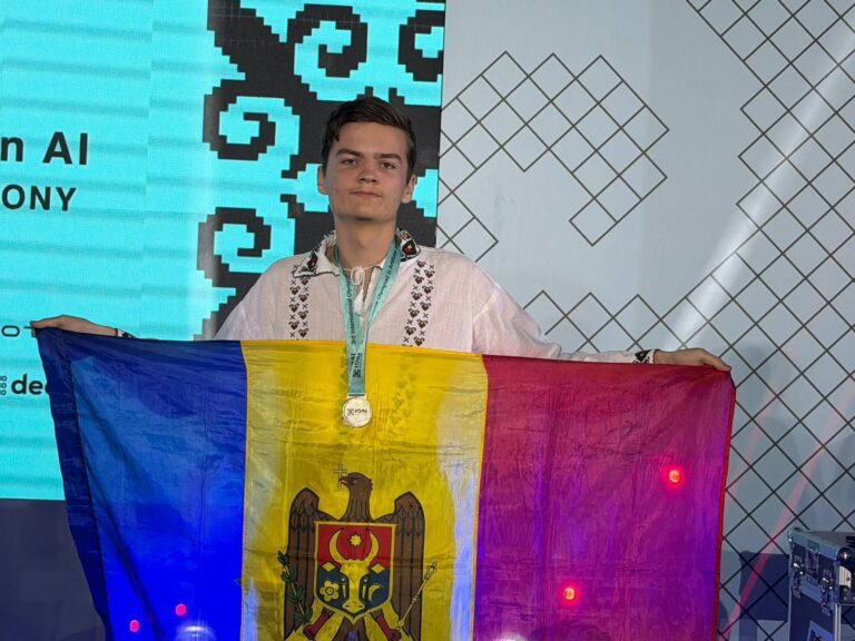 Elevii din R. Moldova, trei medalii la Olimpiada Internațională de Inteligență Artificială