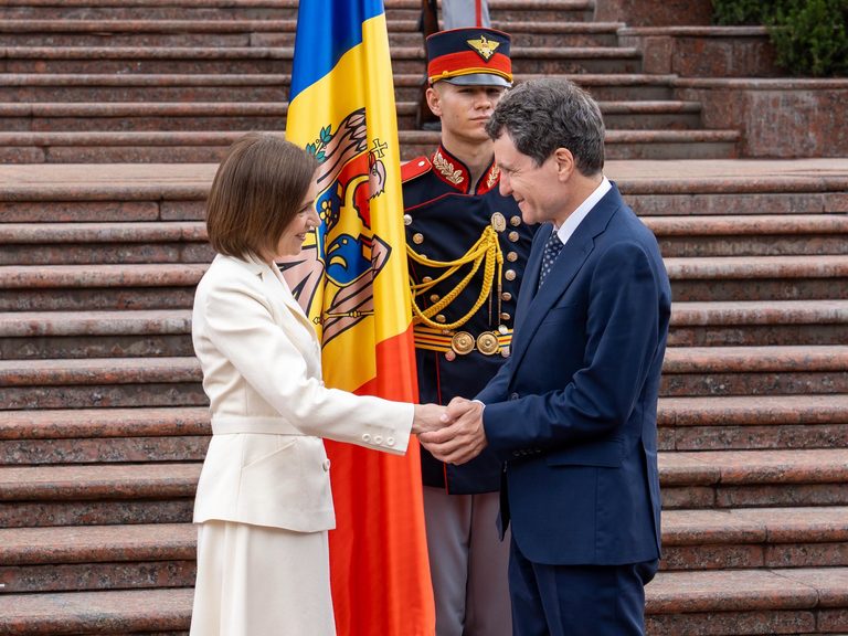 (FOTO) Nicușor Dan, după întrevederea cu Maia Sandu: România va rămâne aproape de Republica Moldova