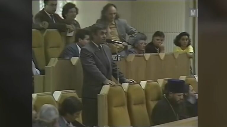 RECURS LA ISTORIE // Mihai Munteanu: „Astăzi, 27 august 1991, se scrie o filă importantă în istoria neamului nostru”