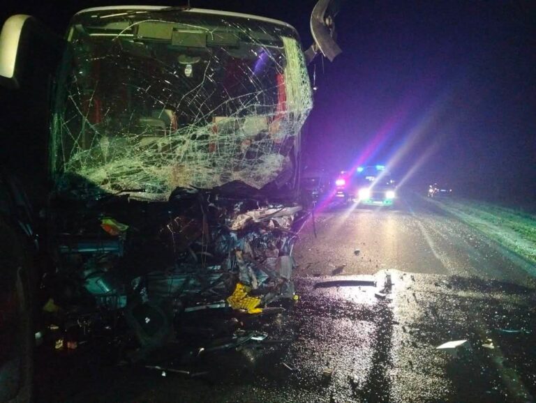 (FOTO) Accident grav pe traseul Chișinău–Orhei–Bălți: Două persoane au murit