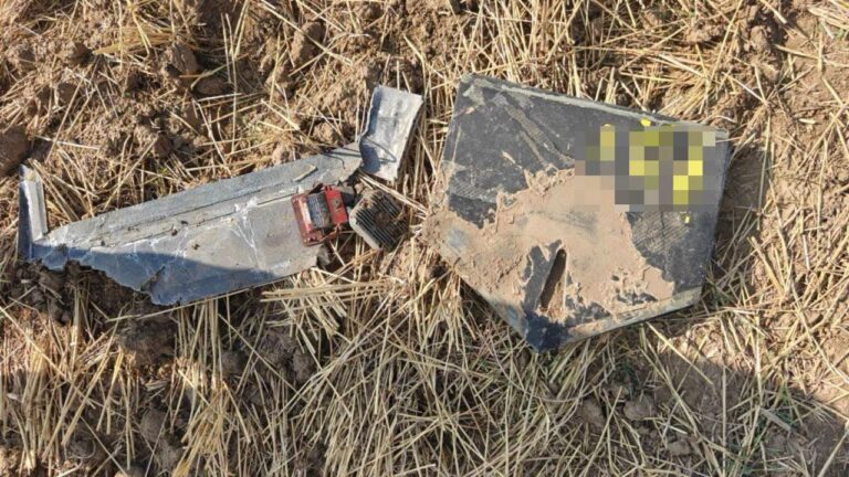(FOTO) Fragmente ale unei drone, descoperite lângă satul Văleni