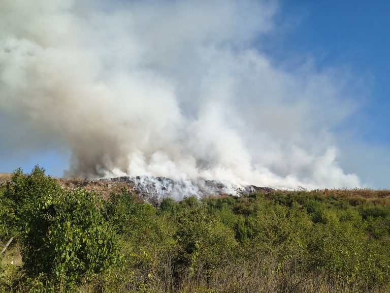 (FOTO) Un incendiu a izbucnit la groapa de gunoi din Orhei