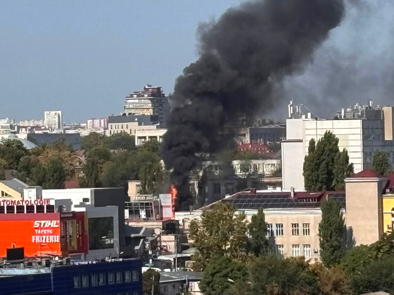 VIDEO Incendiu la Piața Centrală din Chișinău. Pompierii au intervenit
