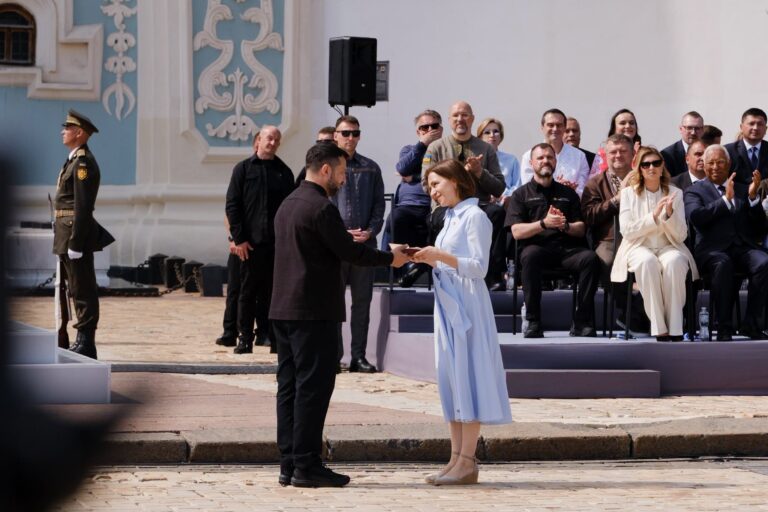Maia Sandu, decorată de Volodimir Zelenski cu Ordinul Cneaghinei Olga