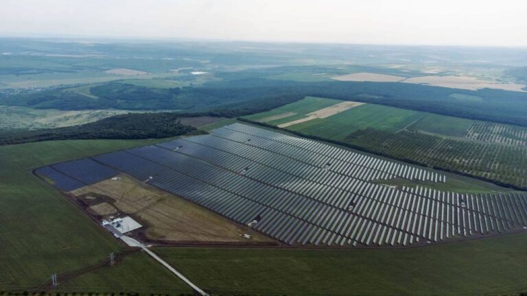 Un parc fotovoltaic cu sistem de stocare, construit la Vadul lui Vodă