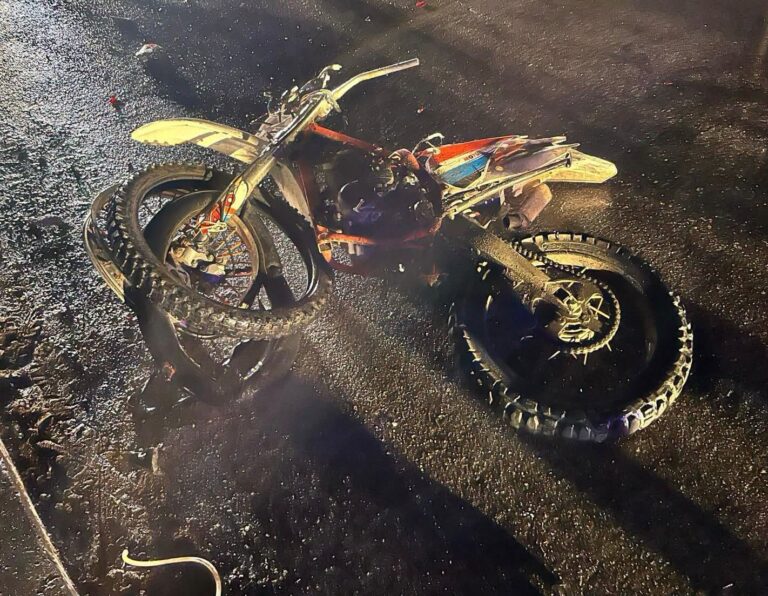 Accident grav la Ungheni: Un tânăr a murit după ce s-a izbit cu motocicleta într-o mașină