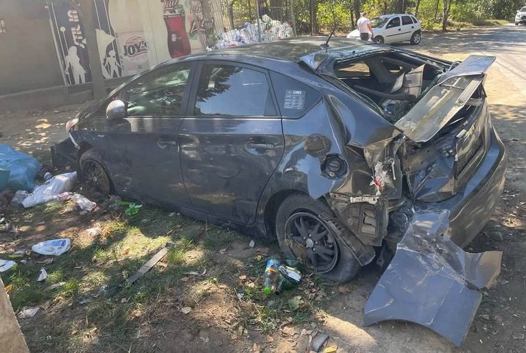 (FOTO) Un tânăr, reținut după ce s-ar fi urcat beat și fără permis la volanul unei mașini furate