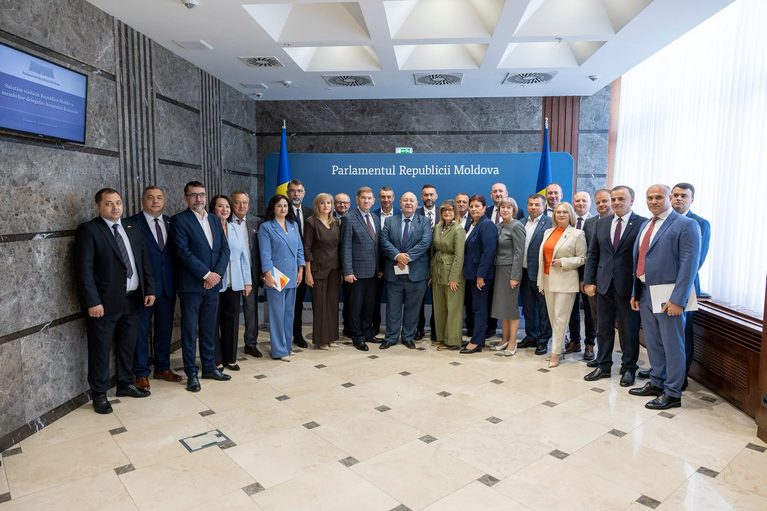 (FOTO) O delegație a Senatului României, vizită de lucru la Chișinău