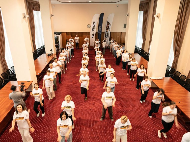 (FOTO) Zeci de funcționari publici și-au început ziua cu gimnastică în cadrul Săptămânii Europene a Sportului