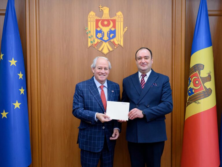 (FOTO) Noul ambasador al SUA la Chișinău a prezentat copiile scrisorilor de acreditare