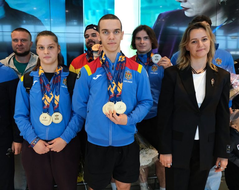 (FOTO) 26 de medalii pentru halterofilii din R. Moldova la Campionatul Mondial Universitar de la Doha