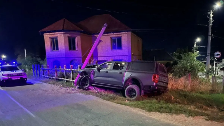 Mașină a Armatei Naționale, implicată într-un accident la Otaci. Șoferul ar fi fost beat